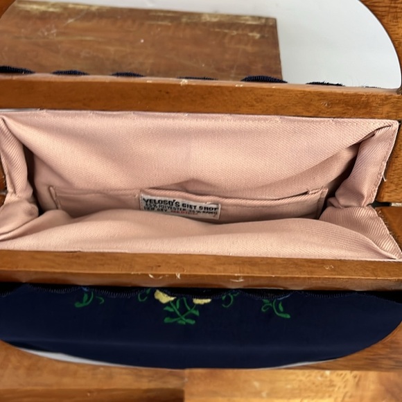 Unique Vintage Spring/Summer Clasp Bag/purse. Navy with Flowers/Wooden Handle - Picture 4 of 5